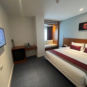 Deluxe Studio